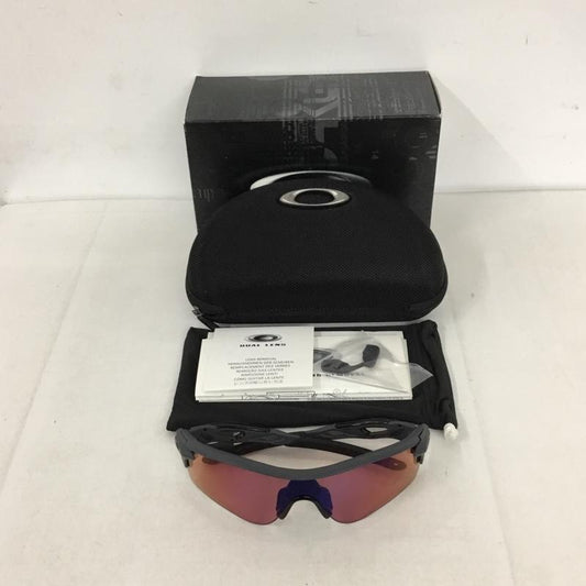 オークリー OAKLEY めがね・サングラス サングラス OO9206-04 RADARLOCK スポーツサングラス ロゴ、文字 黒 / ブラック / X 灰 / グレー /  メンズ USED 古着 中古 10129377