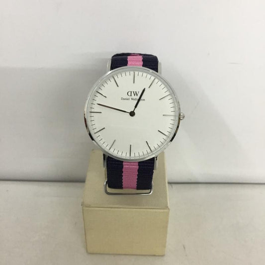 ダニエルウェリントン Daniel Wellington 腕時計 アナログ（クォーツ式） 0604DW ロゴ、文字 桃 / ピンク / X 紺 / ネイビー /  レディース USED 古着 中古 10135162