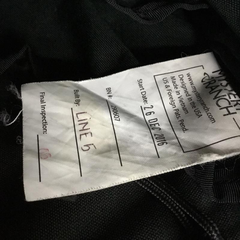 ミステリーランチ MYSTERY RANCH メッセンジャーバッグ メッセンジャーバッグ インベーダー ショルダーバッグ ロゴ、文字 黒 / ブラック /  メンズ USED 古着 中古 10145495