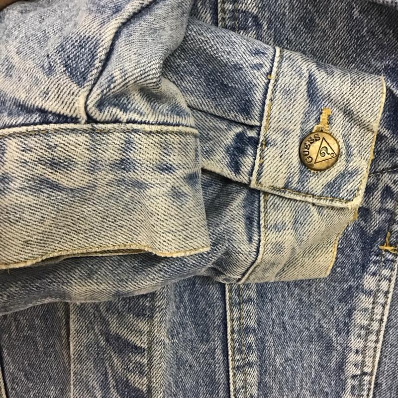 ゲス Guess ジャケット、上着 ジャケット、ブレザー デニムジャケット Gジャン アウター カジュアルジャケット 90s M ロゴ、文字 インディゴ / インディゴ /  メンズ USED 古着 中古 10133492
