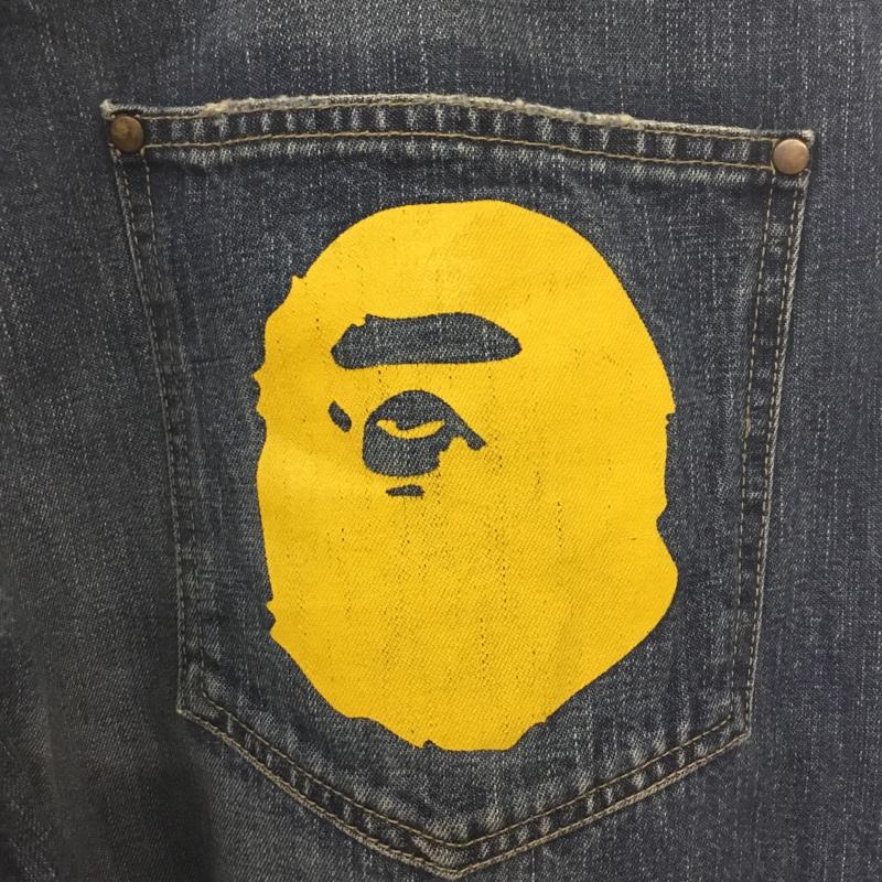 ベイプ BAPE パンツ デニム、ジーンズ デニムパンツ ストレートパンツ ワイドパンツ カジュアルパンツ XL プリント インディゴ / インディゴ /  メンズ USED 古着 中古 10118647