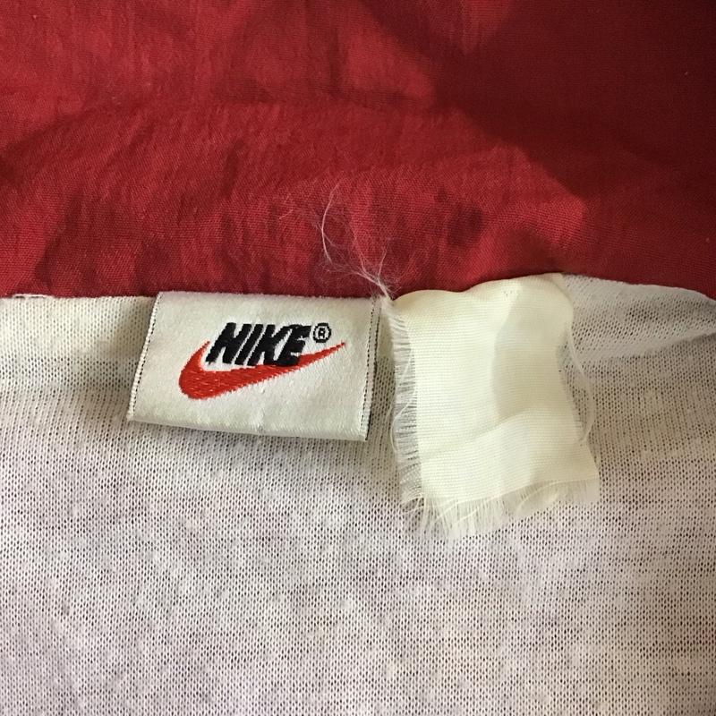 ナイキ NIKE ジャケット、上着 ジャケット、ブレザー ナイロンジャケット ワンポイント 黒 / ブラック / X 赤 / レッド / X 紺 / ネイビー /  メンズ USED 古着 中古 10117969