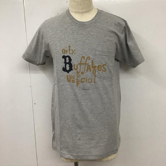 タカヒロ ミヤシタ ザ ソロイスト TAKAHIRO MIYASHITA The SoloIst. Tシャツ 半袖 オリックスバファローズプリントTシャツ M ロゴ、文字 X プリント 灰 / グレー /  メンズ USED 古着 中古 10111974
