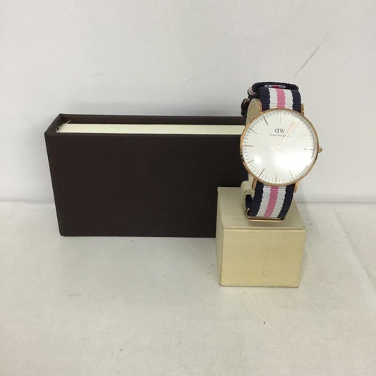 ダニエルウェリントン Daniel Wellington 腕時計 アナログ（クォーツ式） 0506DW 箱有 ロゴ、文字 白 / ホワイト / X 桃 / ピンク / X 紺 / ネイビー /  メンズ USED 古着 中古 10134920
