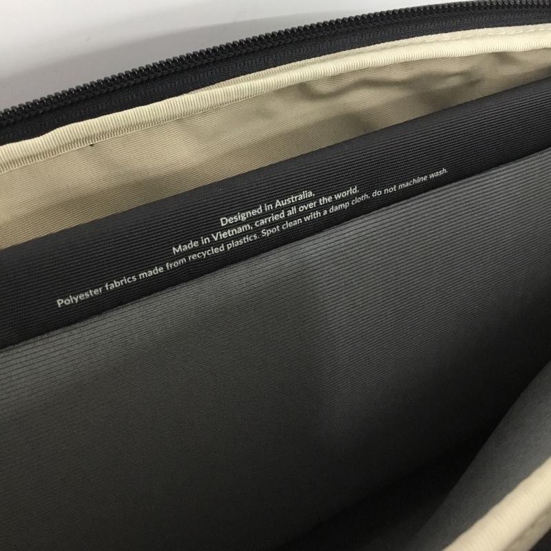 ベルロイ Bellroy バッグ バッグ タブレットケース ノートPCケース ロゴ、文字 黒 / ブラック /  メンズ USED 古着 中古 10148469