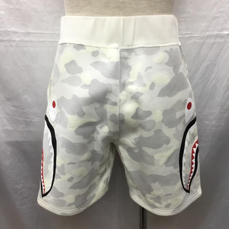アベイシングエイプ A BATHING APE パンツ ショートパンツ ショートパンツ ハーフパンツ カジュアルパンツ L プリント 白 / ホワイト / X 灰 / グレー /  メンズ USED 古着 中古 10121696