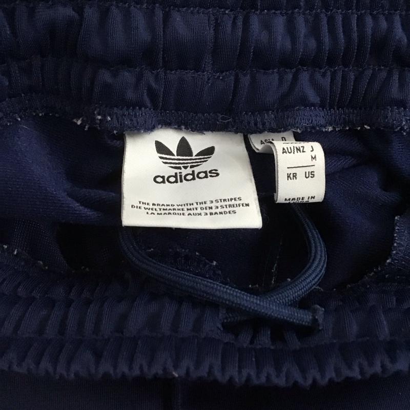 アディダス adidas パンツ ワークパンツ、ペインターパンツ ワイドパンツ カジュアルパンツ ワークパンツ ジャージ M ロゴ、文字 紺 / ネイビー /  メンズ USED 古着 中古 10143380