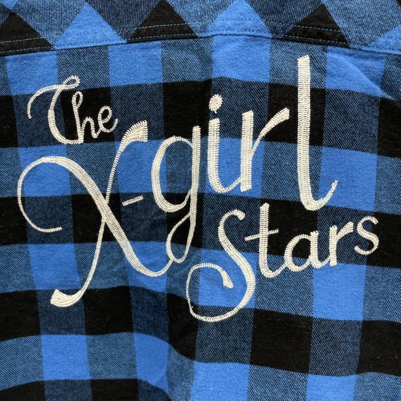 エックスガール X-girl シャツ、ブラウス 長袖 X-GIRL / ロングスリーブチェックシャツ / シャツワンピ / ワンピース / 刺繍ロゴ / チェーンステッチ / 0533901 / 1 1 チェック X 刺繍 X ロゴ、文字 青 / ブルー / blue レディース USED 古着 中古 50092469