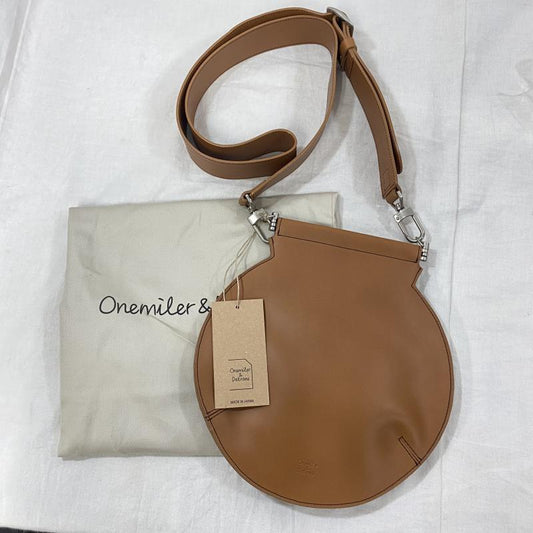レザー レザー ショルダーバッグ ショルダーバッグ onemiler & detrans/Round Sacoche/Cognac/ヌメ革/日本製 ロゴ、文字 キャメル / キャメル / メンズ USED 古着 中古 50098043