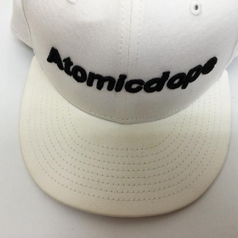 ニューエラ NEW ERA 帽子 キャップ Atomicdope アトミックドープ ロゴ刺繍 スナップバック ゴルフキャップ - ロゴ、文字 白 / ホワイト / white X 黒 / ブラック / black メンズ USED 古着 中古 50100881