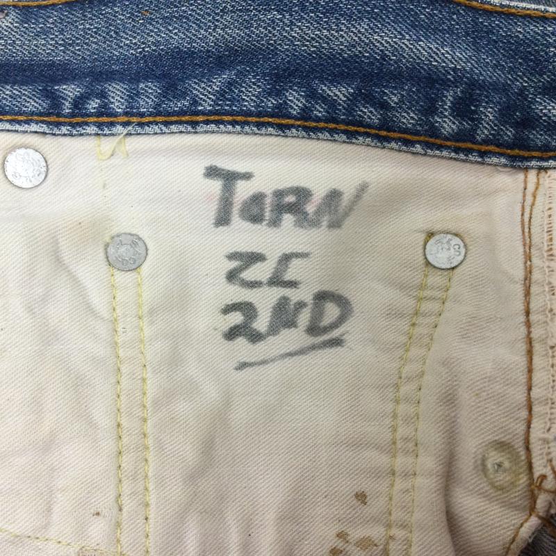 リーバイス Levi s パンツ デニム、ジーンズ 裏リベット刻印6 スモールe クラッシュ・ペイント加工 デニムパンツ ヴィンテージ ジーンズ 31インチ 無地 インディゴ / インディゴ / Indigo メンズ USED 古着 中古 50106558