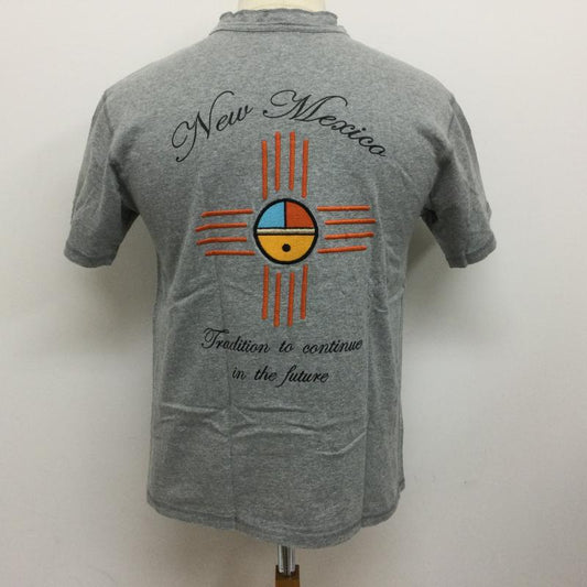 サード SAAD Tシャツ 半袖 NEW MEXICOロゴ バックデカロゴ刺繍 ヘンリーネック 半袖Tシャツ S ロゴ、文字 X 刺繍 灰 / グレー / gray メンズ USED 古着 中古 50107327