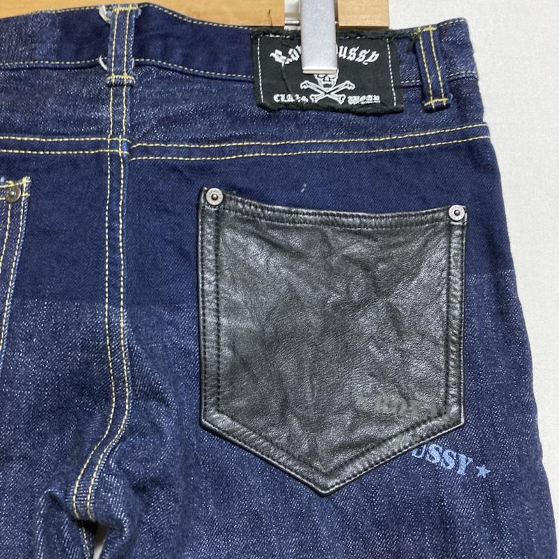 ロイヤルプッシー ROYAL PUSSY パンツ デニム、ジーンズ ROYAL PUSSY Mother fucker ボタンフライ フェイクレザーポケット ダメージ加工 ストレートデニムパンツ ダメージ加工 X ロゴ、文字 X プリント インディゴ / インディゴ / Indigo レディース USED 古着 中古 50111649