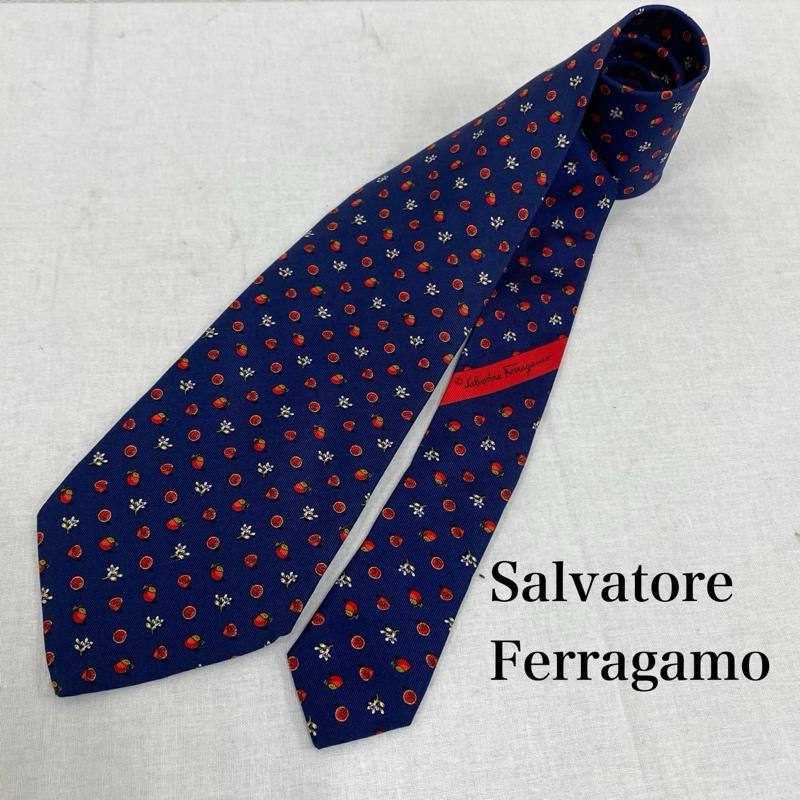 サルヴァトーレフェラガモ Salvatore Ferragamo ネクタイ ネクタイ イタリア製 花 木の実 - 総柄 紺 / ネイビー / navy X 赤 / レッド / red X 白 / ホワイト / white メンズ USED 古着 中古 50116139