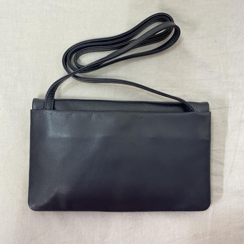 アニエス・ベー agnes b. ショルダーバッグ ショルダーバッグ LEATHER BAG レザーショルダーバッグ ハートスタッズ ロゴ ネイビー ロゴ、文字 紺 / ネイビー / navy レディース USED 古着 中古 50120777