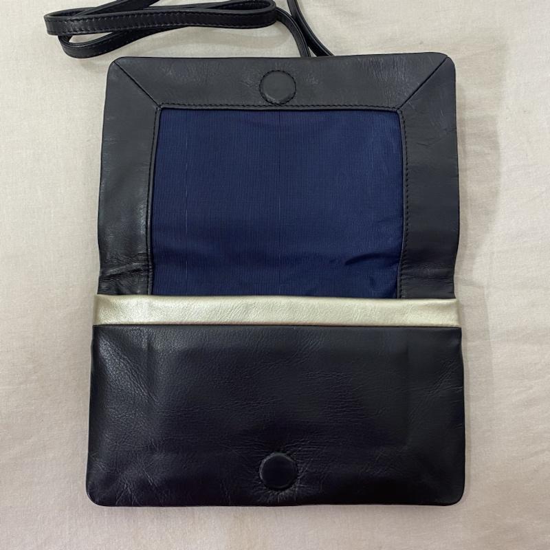 アニエス・ベー agnes b. ショルダーバッグ ショルダーバッグ LEATHER BAG レザーショルダーバッグ ハートスタッズ ロゴ ネイビー ロゴ、文字 紺 / ネイビー / navy レディース USED 古着 中古 50120777