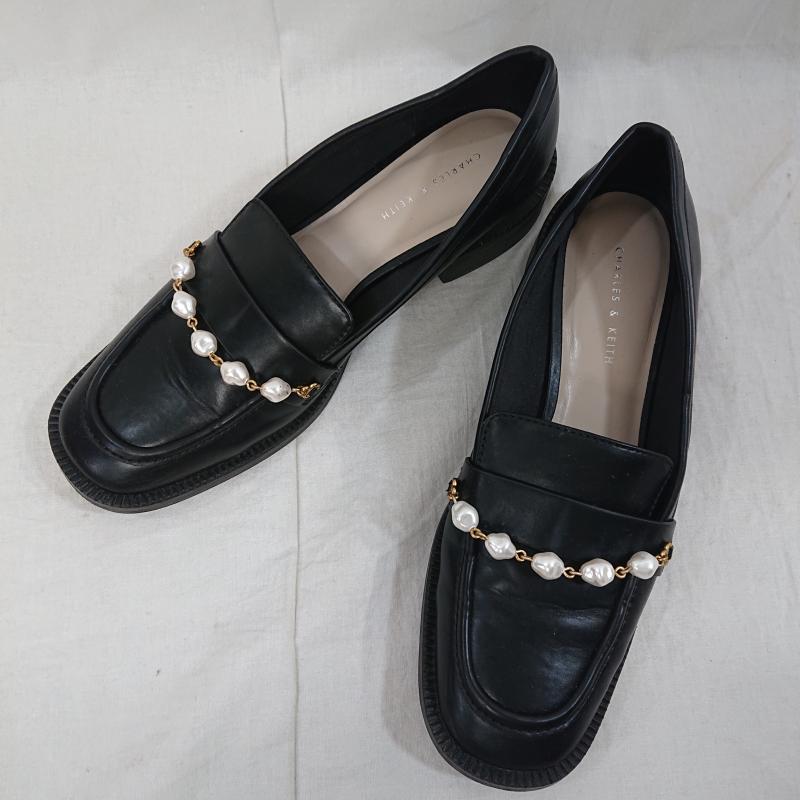 チャールズアンドキース charles&keith ローファー ローファー CHARLES＆KEITH チャールズアンドキース ビーズド ペニーローファー Beaded Penny Loafers - 無地 黒 / ブラック / black レディース USED 古着 中古 50121094