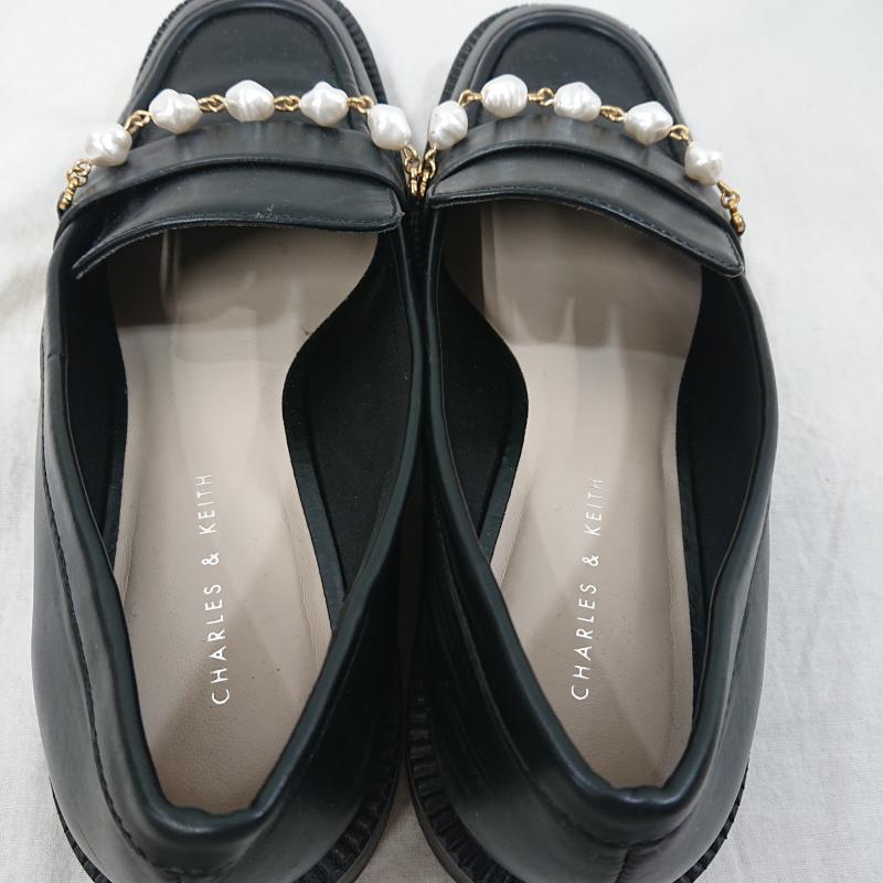チャールズアンドキース charles&keith ローファー ローファー CHARLES＆KEITH チャールズアンドキース ビーズド ペニーローファー Beaded Penny Loafers - 無地 黒 / ブラック / black レディース USED 古着 中古 50121094