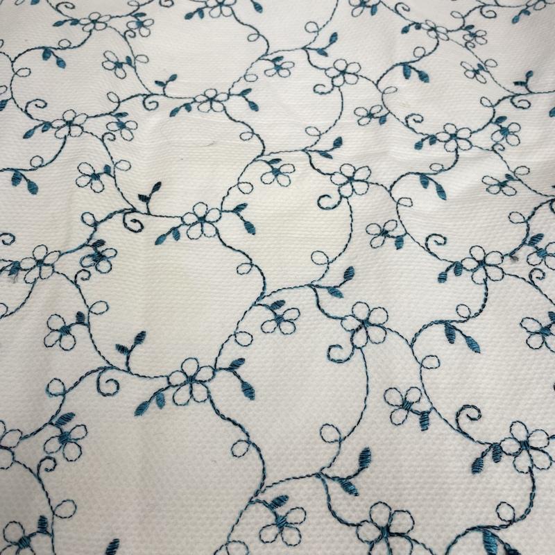 バーバリーズ BURBERRYS スカート ひざ丈スカート Burberrys BLUE LABEL 総柄 花柄 刺繍 台形 スカート ひざ丈 タイト 38 刺繍 X 花柄 X 総柄 白 / ホワイト / white レディース USED 古着 中古 50121429