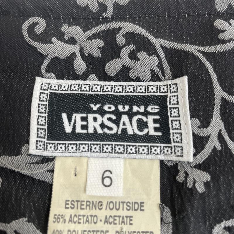 ヴェルサーチ VERSACE ベスト ベスト キッズ ベスト ジレ ジャケット ボタン 前開き 総柄 花柄 子供服 サイズ6 6 総柄 黒 / ブラック / black ボーイズ USED 古着 中古 50121692