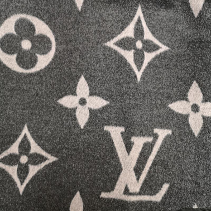 ルイヴィトン LOUIS VUITTON コート コート一般 ジャイアント モノグラム シルク混 シグネチャー フーデッド ラップコート FJC022NUV 36 灰 / グレー / gray レディース USED 古着 中古 50122464