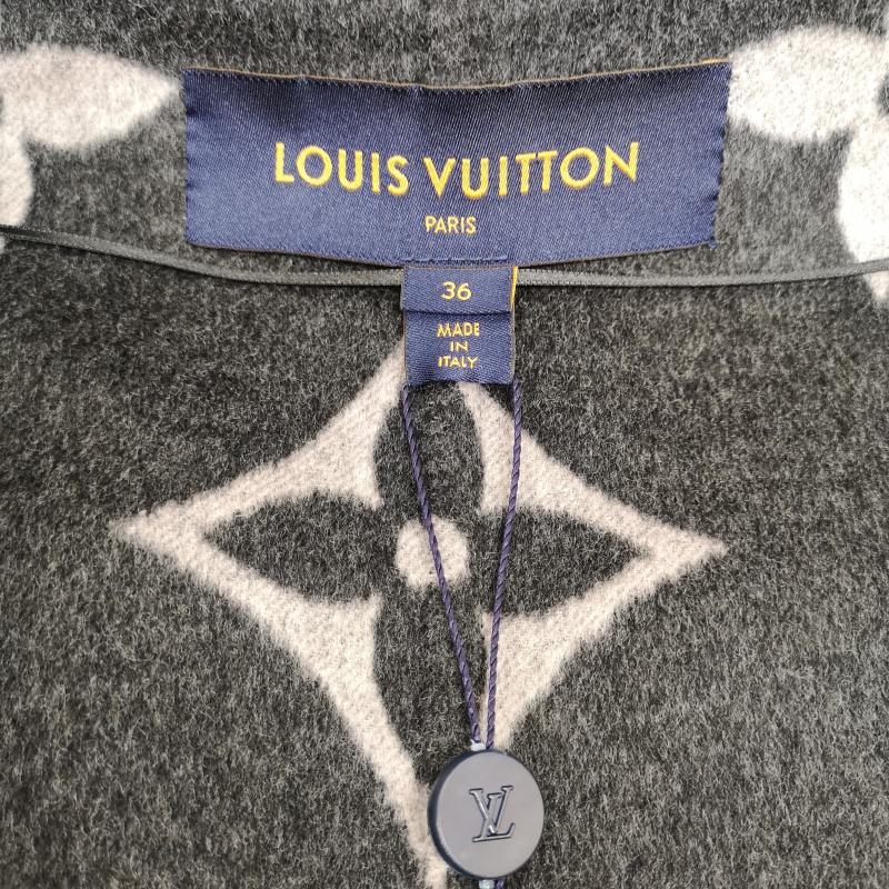ルイヴィトン LOUIS VUITTON コート コート一般 ジャイアント モノグラム シルク混 シグネチャー フーデッド ラップコート FJC022NUV 36 灰 / グレー / gray レディース USED 古着 中古 50122464