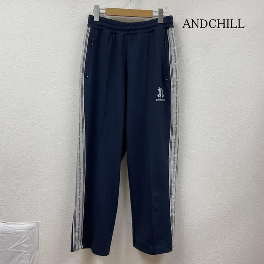 古着 USED パンツ ワークパンツ、ペインターパンツ ANDCHILL ジャージ トラック パンツ ウエストゴム ロゴ 刺繍 サイドライン M ロゴ、文字 X 刺繍 紺 / ネイビー / navy メンズ USED 古着 中古 50123146