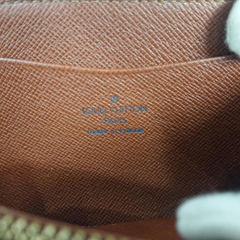 ルイヴィトン LOUIS VUITTON 財布 長財布 LOUIS VUITTON ルイヴィトン モノグラム 長財布 ラウンドファスナー Porte Monnaie Zip ポルトモネジップ IH1000 ロゴ、文字 X 総柄 茶 / ブラウン / brown レディース USED 古着 中古 50126598
