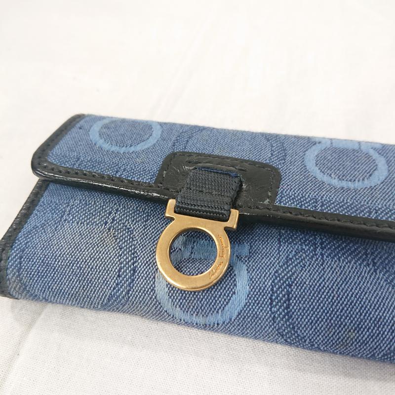 サルヴァトーレフェラガモ Salvatore Ferragamo キーケース キーケース Salvatore Ferragamo フェラガモ ガンチーニ キーケース ロゴ、文字 X 総柄 黒 / ブラック / black X 水色 / ライトブルー / レディース USED 古着 中古 50126626