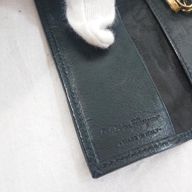 サルヴァトーレフェラガモ Salvatore Ferragamo キーケース キーケース Salvatore Ferragamo フェラガモ ガンチーニ キーケース ロゴ、文字 X 総柄 黒 / ブラック / black X 水色 / ライトブルー / レディース USED 古着 中古 50126626