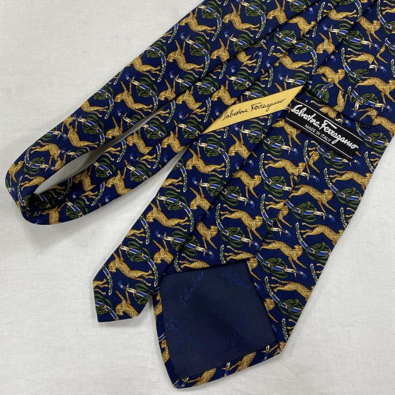 サルヴァトーレフェラガモ Salvatore Ferragamo ネクタイ ネクタイ シルク イタリア製 ヒョウ レオパード 総柄 - 総柄 X ヒョウ柄・レオパード柄 X アニマル柄 紺 / ネイビー / navy メンズ USED 古着 中古 50127065
