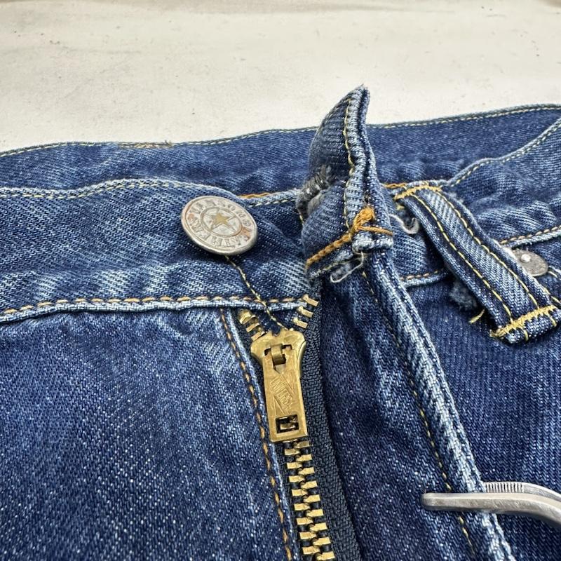 ヴァンソン VANSON パンツ デニム、ジーンズ クロスボーン 刺繍 セルビッチ ダメージ ペイント デニム パンツ レザー NVBL-802 34 インディゴ / インディゴ / Indigo メンズ USED 古着 中古 50127989