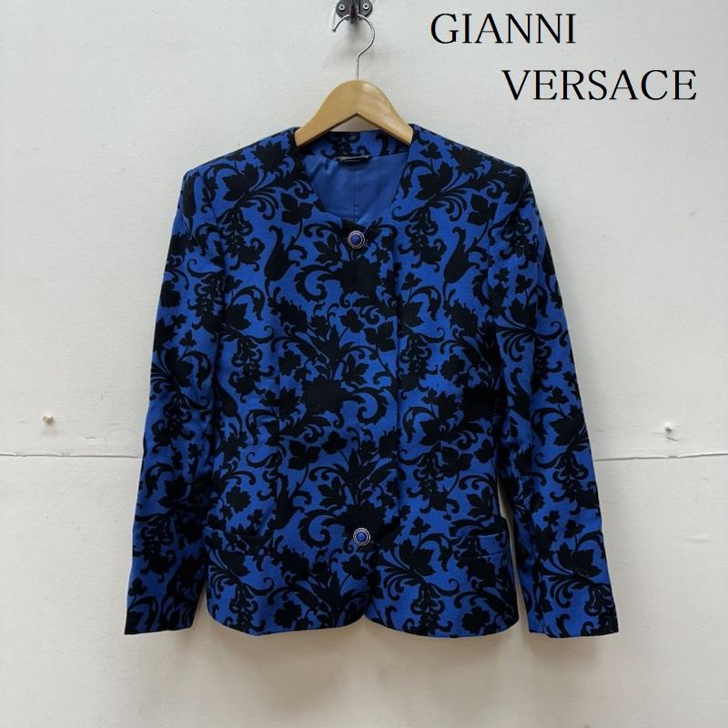 ジャンニヴェルサーチ GIANNI VERSACE ジャケット、上着 ジャケット、ブレザー イタリア製 花柄 ノーカラー ジャケット - 青 / ブルー / blue X 黒 / ブラック / black レディース USED 古着 中古 50128826