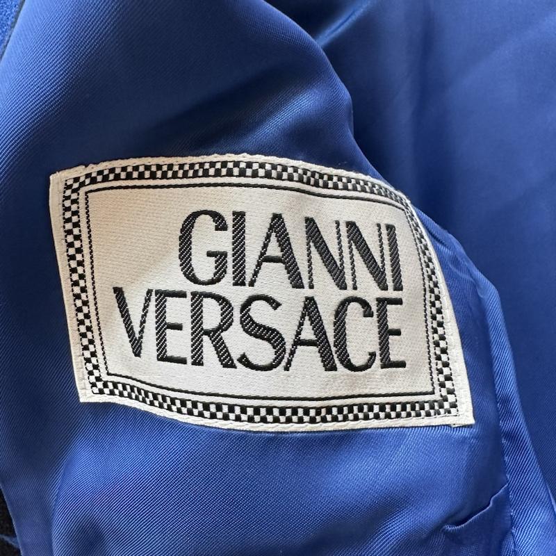ジャンニヴェルサーチ GIANNI VERSACE ジャケット、上着 ジャケット、ブレザー イタリア製 花柄 ノーカラー ジャケット - 青 / ブルー / blue X 黒 / ブラック / black レディース USED 古着 中古 50128826