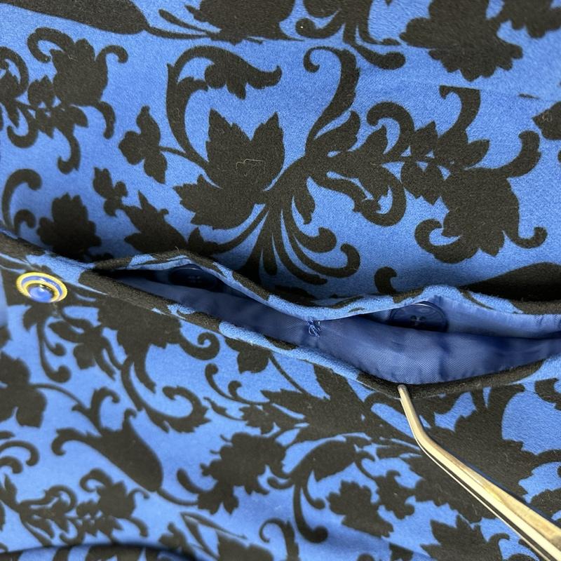 ジャンニヴェルサーチ GIANNI VERSACE ジャケット、上着 ジャケット、ブレザー イタリア製 花柄 ノーカラー ジャケット - 青 / ブルー / blue X 黒 / ブラック / black レディース USED 古着 中古 50128826