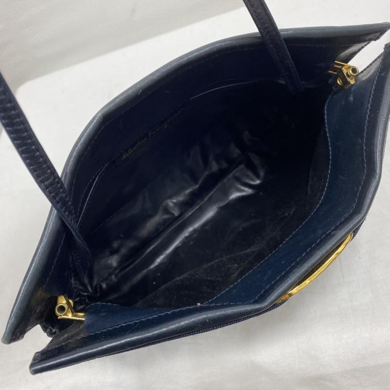 サルヴァトーレフェラガモ Salvatore Ferragamo ショルダーバッグ ショルダーバッグ オールド ヴィンテージ ヴァラ レザー クラッチバッグ ショルダーバッグ 斜め掛け ゴールド金具 - ロゴ、文字 紺 / ネイビー / navy X 金 / ゴールド / gold color メンズ USED 古着 中古 50129629