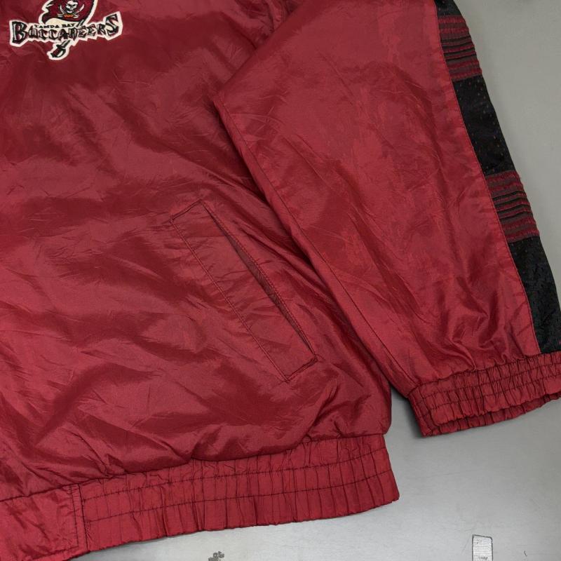 古着 USED ジャケット、上着 ジャンパー、ブルゾン FANS GEAR NFL Tampa Bay Buccaneers タンパベイ バッカニアーズ ロゴ ナイロン フード ジャケット 赤 黒 レッド ブラック - 赤 / レッド / red メンズ USED 古着 中古 50130106