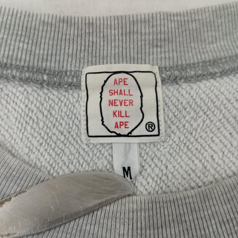 アベイシングエイプ A BATHING APE トレーナー 長袖 A BATHING APE アベイシングエイプ プリントトレーナー ape shall never kill ape クルーネックスウェット M ロゴ、文字 灰 / グレー / gray メンズ USED 古着 中古 50130979
