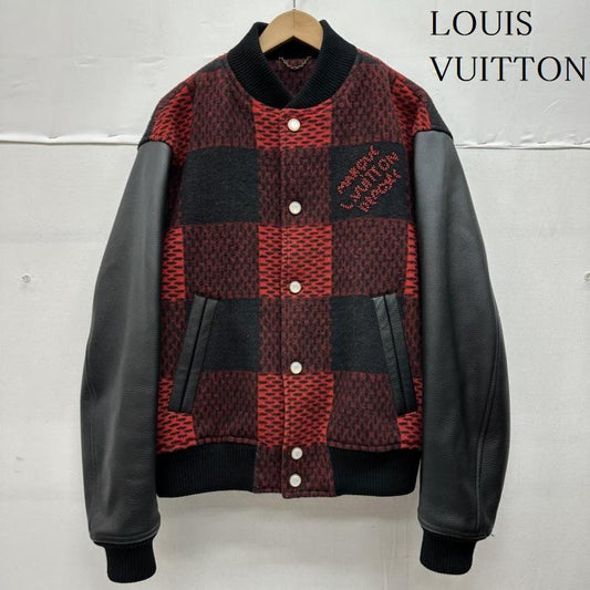ルイヴィトン LOUIS VUITTON ジャケット、上着 ジャンパー、ブルゾン 24年製 1AFXGN RM242M BQV HRL83E ダミエ バーシティ ブルゾン スタジャン 48 黒 / ブラック / black X 赤 / レッド / red メンズ USED 古着 中古 50131966