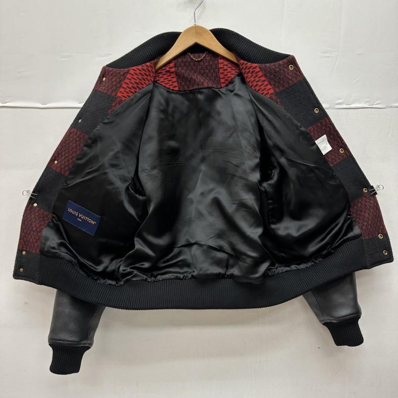 ルイヴィトン LOUIS VUITTON ジャケット、上着 ジャンパー、ブルゾン 24年製 1AFXGN RM242M BQV HRL83E ダミエ バーシティ ブルゾン スタジャン 48 黒 / ブラック / black X 赤 / レッド / red メンズ USED 古着 中古 50131966