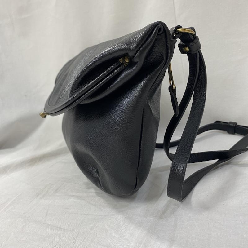 イルビゾンテ IL BISONTE ショルダーバッグ ショルダーバッグ レザー がま口フラップ ショルダーバッグ black LEATHER BAG - ロゴ、文字 黒 / ブラック / black レディース USED 古着 中古 50132900