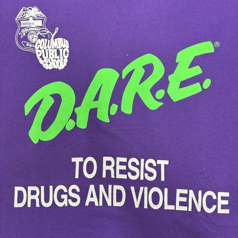 ヴィンテージ VINTAGE Tシャツ 半袖 D.A.R.E. 薬物乱用防止 DRUG ABUSE RESISTANCE EDUCATION シングルステッチ メッセージ Tシャツ - ロゴ、文字 X プリント 紫 / パープル / purple X 黄緑 / イエローグリーン / X 白 / ホワイト / white メンズ USED 古着 中古 50134232