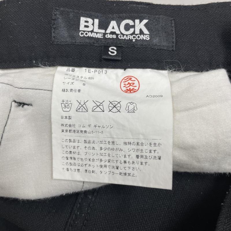 ブラックコムデギャルソン BLACK COMME des GARCONS パンツ ワークパンツ、ペインターパンツ サルエル クロップド パンツ ドッキング プリント ボーダー 1E-P013 S ボーダー柄 X プリント 黒 / ブラック / black メンズ USED 古着 中古 50134839