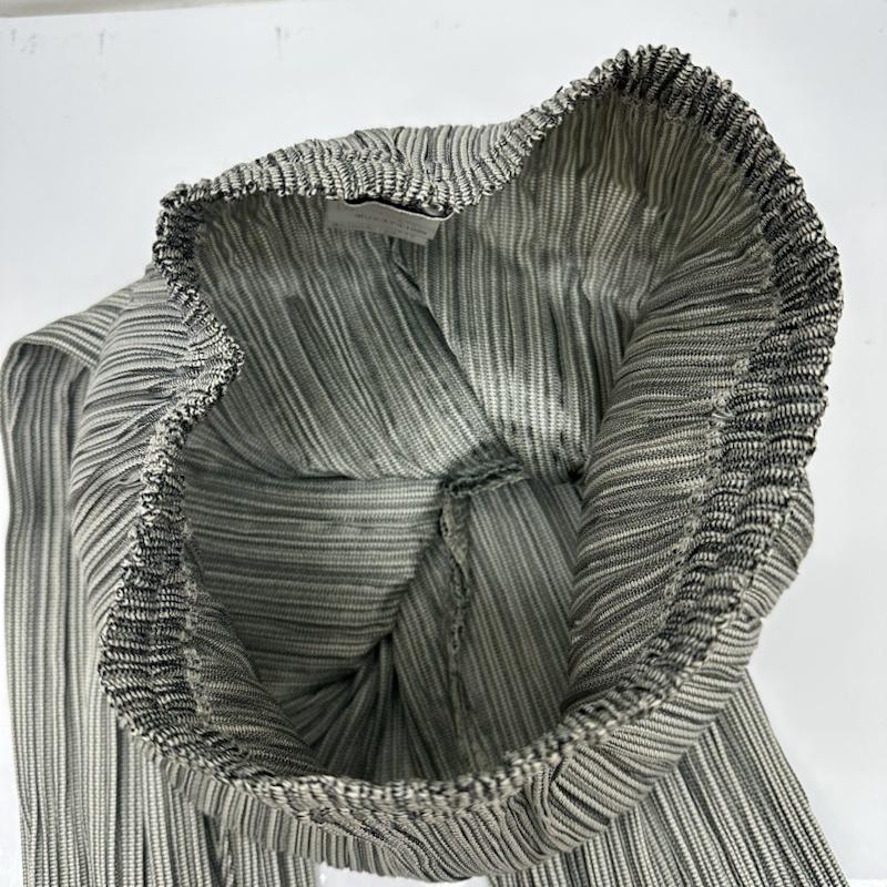 イッセイミヤケ ISSEY MIYAKE パンツ スラックス PLEATS PLEASE プリーツ 加工 ストライプ ロング パンツ IM71-FF903 S 白 / ホワイト / white X 黒 / ブラック / black レディース USED 古着 中古 50135163
