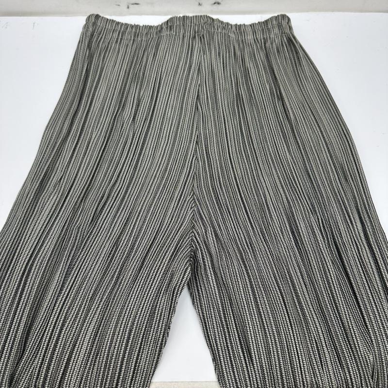 イッセイミヤケ ISSEY MIYAKE パンツ スラックス PLEATS PLEASE プリーツ 加工 ストライプ ロング パンツ IM71-FF903 S 白 / ホワイト / white X 黒 / ブラック / black レディース USED 古着 中古 50135163