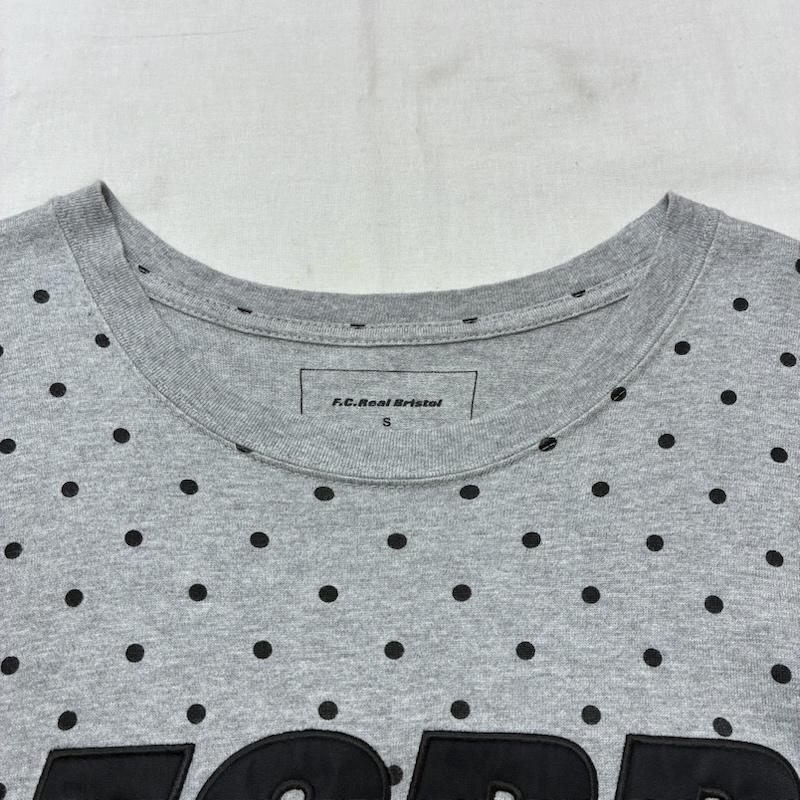 エフシーアールビー F.C.R.B. Tシャツ 半袖 フロント ロゴ シニール ワッペン ドット クルーネック 半袖 Tシャツ FCRB-156026 S ドット X ロゴ、文字 灰 / グレー / gray メンズ USED 古着 中古 50135568