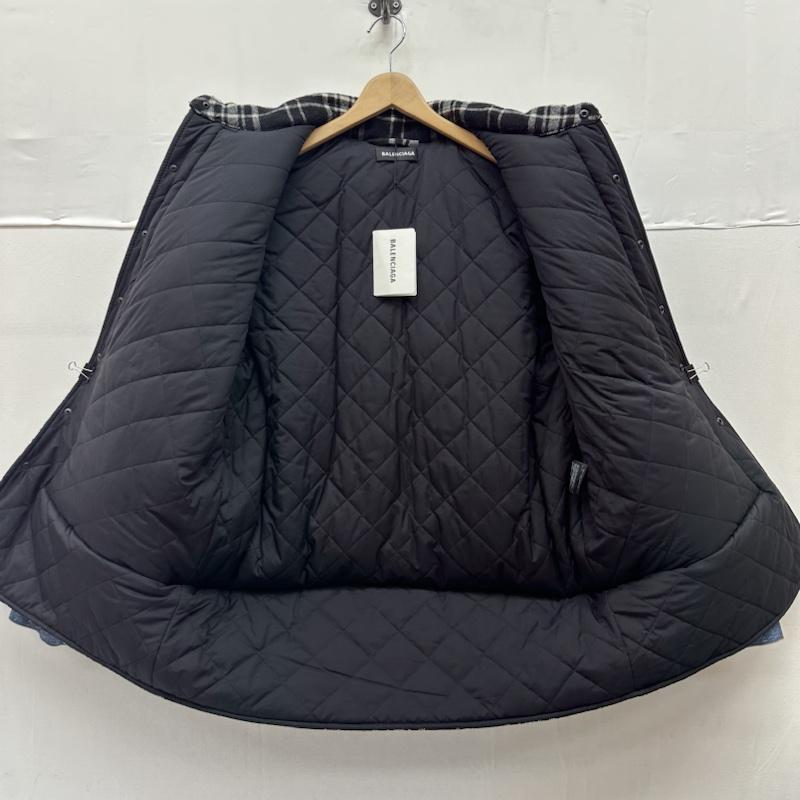 バレンシアガ BALENCIAGA ジャケット、上着 ジャンパー、ブルゾン 18AW レイヤード オーバーサイズ パファ デニム ジャケット 543028 TXE08 46 インディゴ / インディゴ / Indigo X 黒 / ブラック / black メンズ USED 古着 中古 50136043
