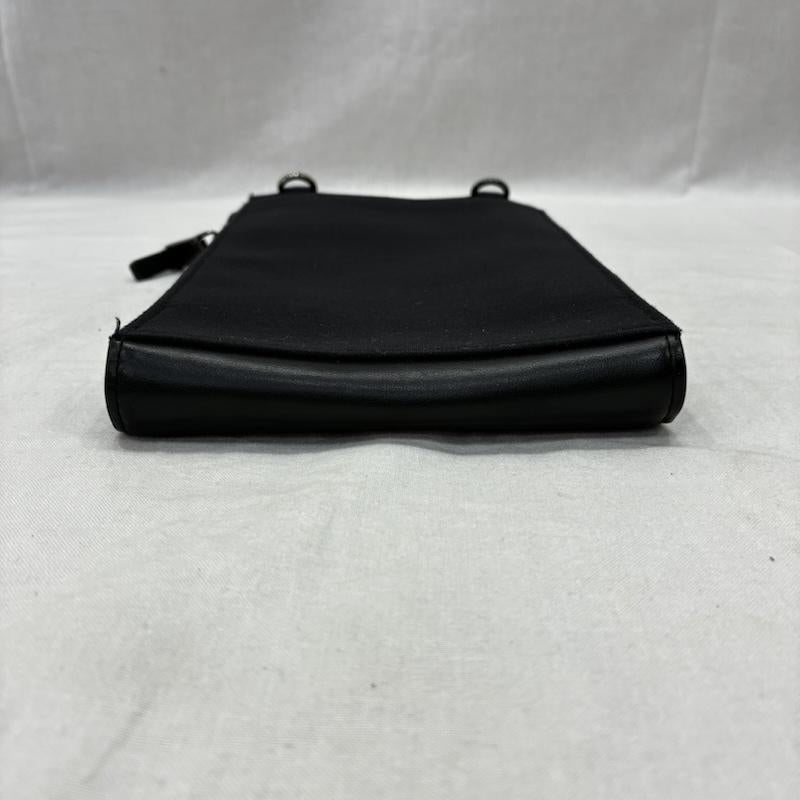 シーケーカルバンクライン CK CalvinKlein ショルダーバッグ ショルダーバッグ CK CALVIN KLEIN カルバンクライン ロゴ ショルダーバッグ スマホショルダー ユニセックス ブラック ミニバッグ 無地 X ロゴ、文字 黒 / ブラック / black メンズ USED 古着 中古 50136787