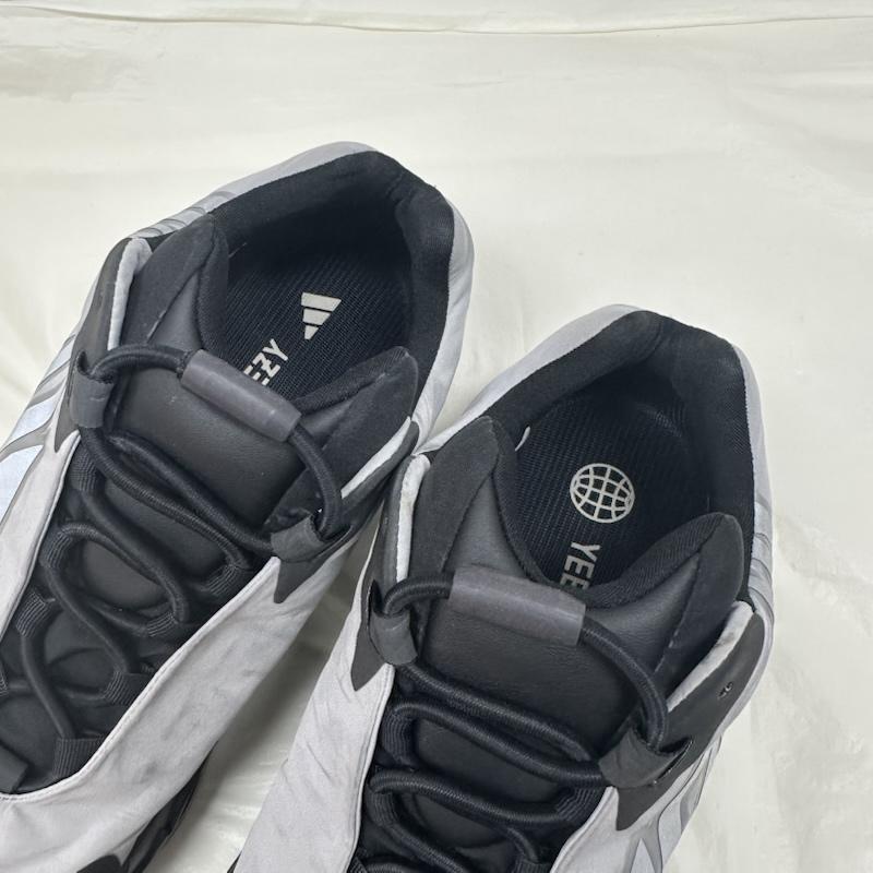 アディダス adidas スニーカー スニーカー GW9524 YZY 700 MNVN YEEZY BOOST METALLIC Ye KANYE WEST イージー ブースト スニーカー 26.0cm 灰 / グレー / gray メンズ USED 古着 中古 50137042