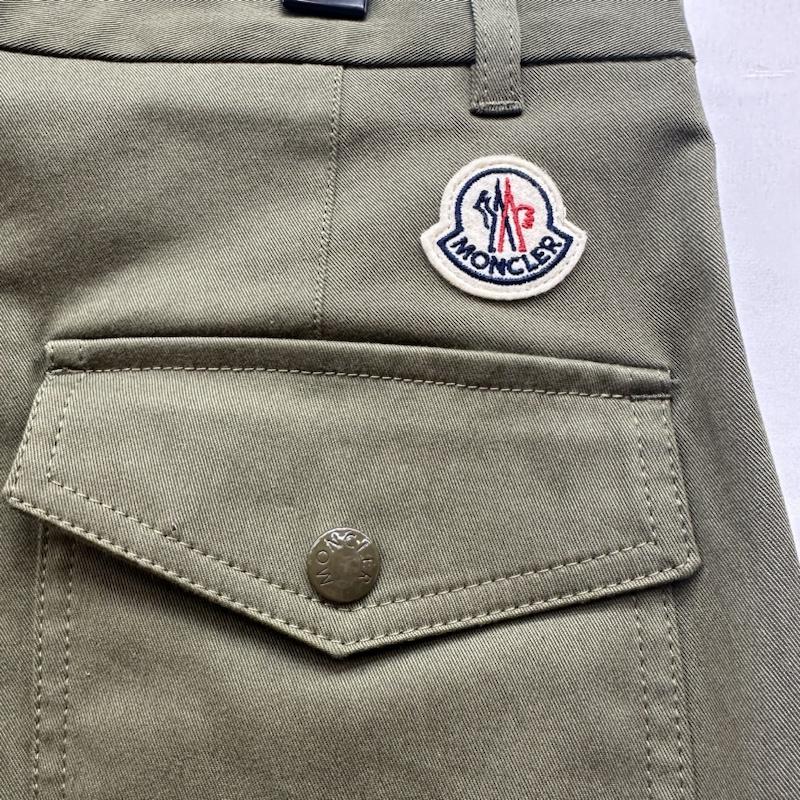 モンクレール MONCLER パンツ ワークパンツ、ペインターパンツ ジップ ポケット コットン チノ トラウザーズ テーパード パンツ I20912A00011 46 カーキオリーブ / カーキオリーブ / メンズ USED 古着 中古 50137083
